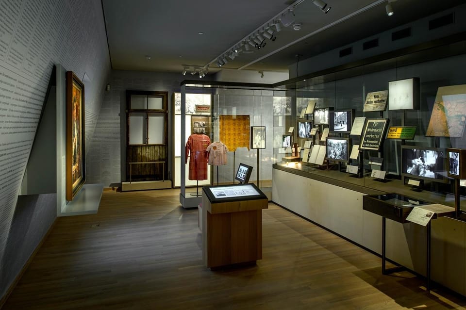 Amsterdam: National Holocaust Museum Entry Ticket - Practicalities: photography, signage, and using the cafe break