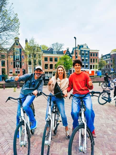 Amsterdam: Off the Beaten Path Bike Tour in French - Practical timing tips: choosing 10:30 vs 13:30 vs 16:15