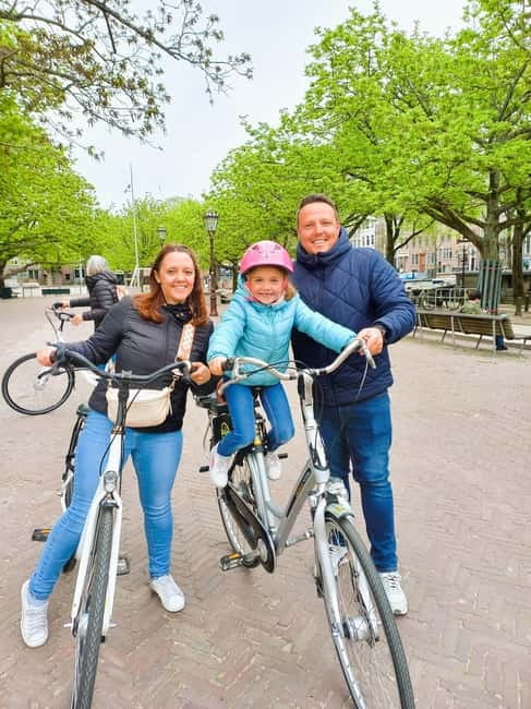Amsterdam: Off the Beaten Path Bike Tour in French - Amsterdam-Centrum: the classic grid, but with a local lens