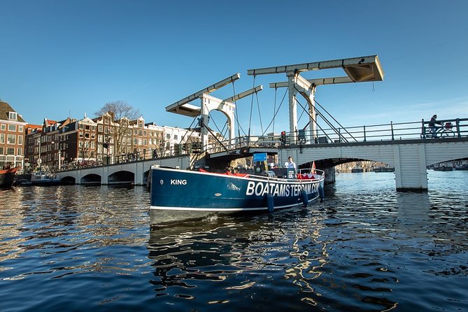 Amsterdam Open Boat Cruise with Live Guide and Two Drinks - The live guide on board: what you gain beyond the skyline