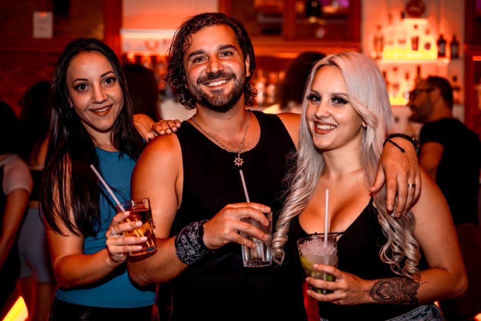 Amsterdam: Original Pub Crawl Party with VIP Entrance - VIP club entry: skip lines, then hit the dance floor