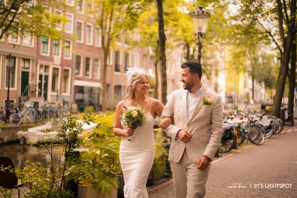 Amsterdam: Private Photoshoot for Couple, Family, or Solo - Key highlights at a glance