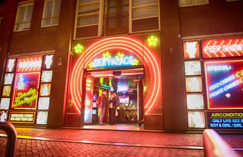 Amsterdam: Red Light District Exclusive Night Tour - Night Walking in Amsterdam’s Red Light District: What Makes It Worth 2 Hours