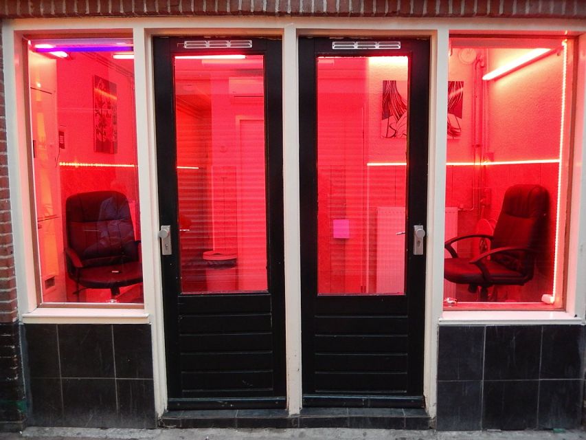 Amsterdam: Red Light District Exclusive Night Tour - Chinatown, Zeedijk Street, and Grachtengordel Canals: Amsterdam Beyond the Stereotype