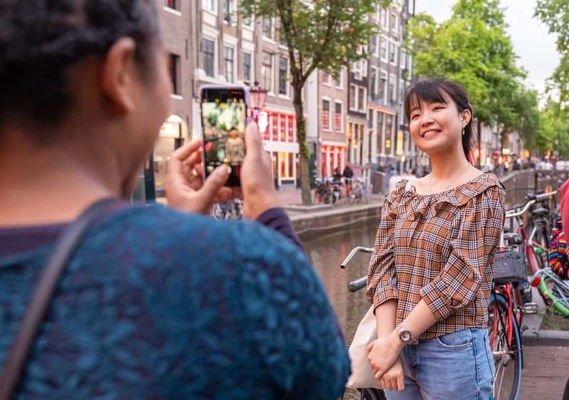 Amsterdam: Red Light District Tour in German/English/Italian - Amsterdam Centraal and Chinatown: broadening the neighborhood lens
