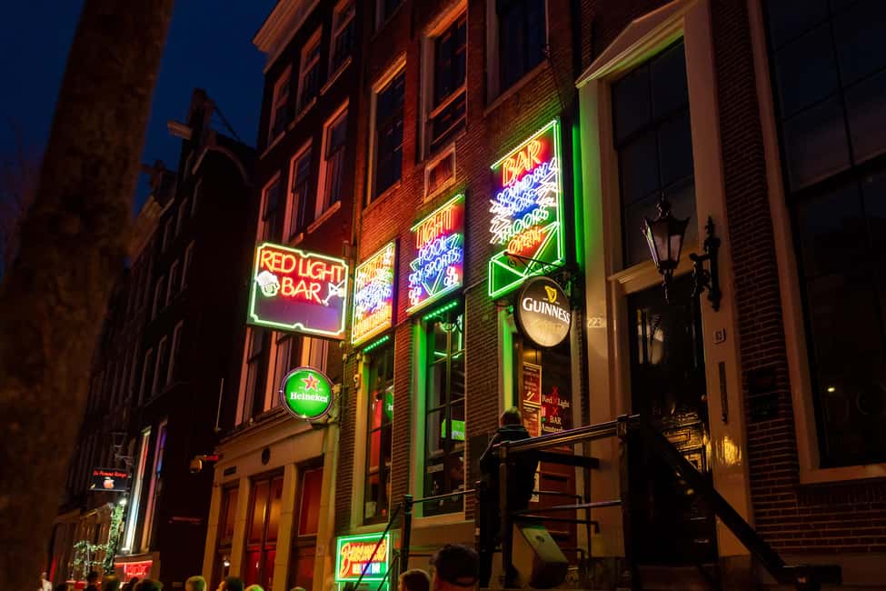 Amsterdam: Red Light District Tour in German/English/Italian - The real reason this tour works: context, not shock value