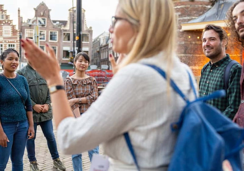 Amsterdam: Red Light District Tour in German/English/Italian - Starting at Dam Square: the route sets expectations fast