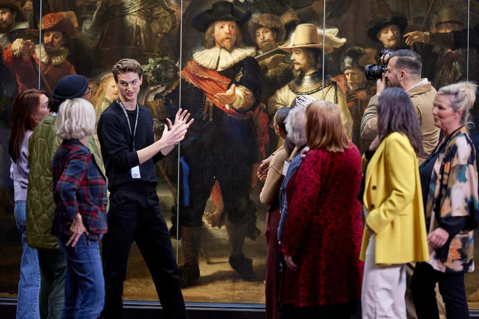 Amsterdam: Rijksmuseum Entry Ticket - First stop: cloakroom and setting yourself up for a better visit