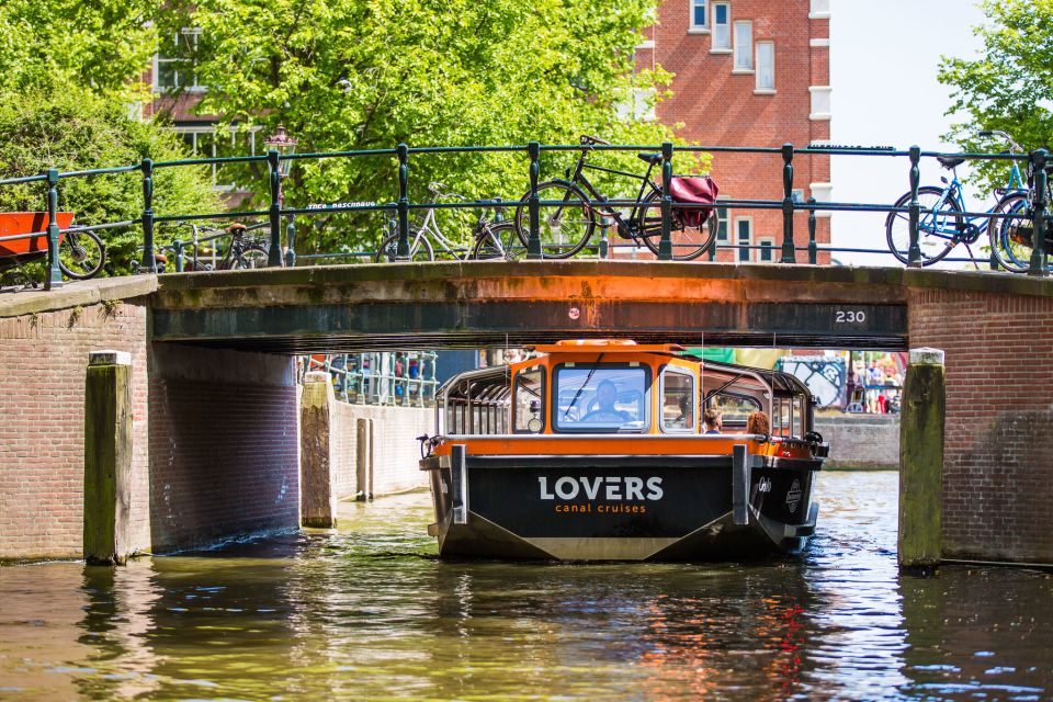 Amsterdam: Semi-Open Canal Boat Cruise - Audio guide vs captain chat: how the narration works