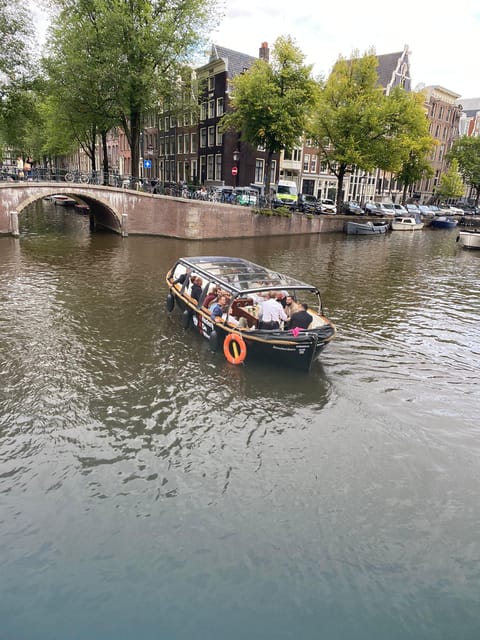 Amsterdam Small Group Canal Cruise inc Snacks/Drinks Winter - Best Times to Go in Winter (and How to Plan Your Evening)