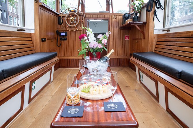 Amsterdam Small-Group Canal Cruise With Dutch Snacks and Drink - UNESCO canal belt into the Jordaan: how the route reads from water