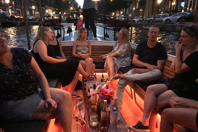 Amsterdam Small-Group Canal Cruise With Dutch Snacks and Drink - Why a max of 10 people changes the whole canal experience