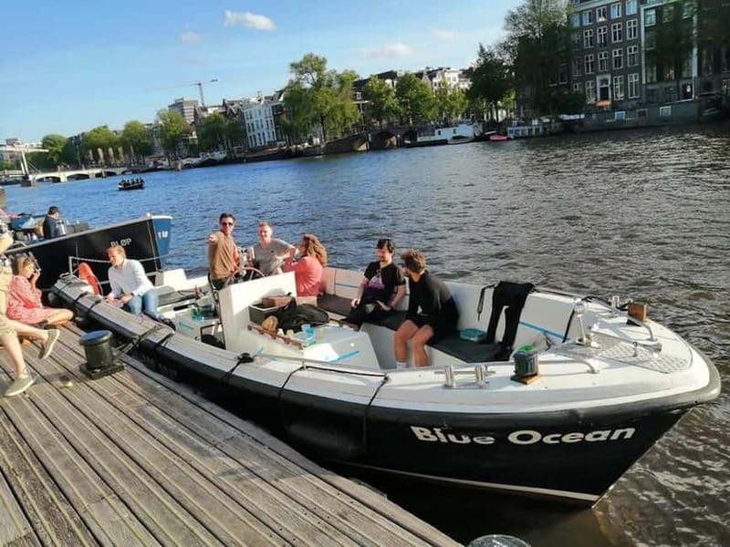 Amsterdam: The Bulldog Boat Smoke and Booze Cruise - Who this cruise suits best
