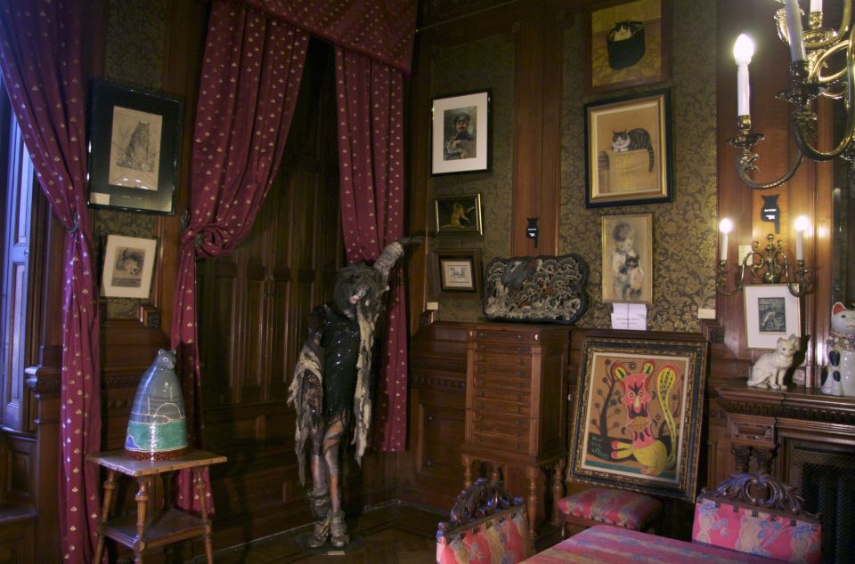 Amsterdam: The Kattenkabinet Cat Museum Entry Ticket - Resident cats, plus the photo-shrine that turns art into a conversation