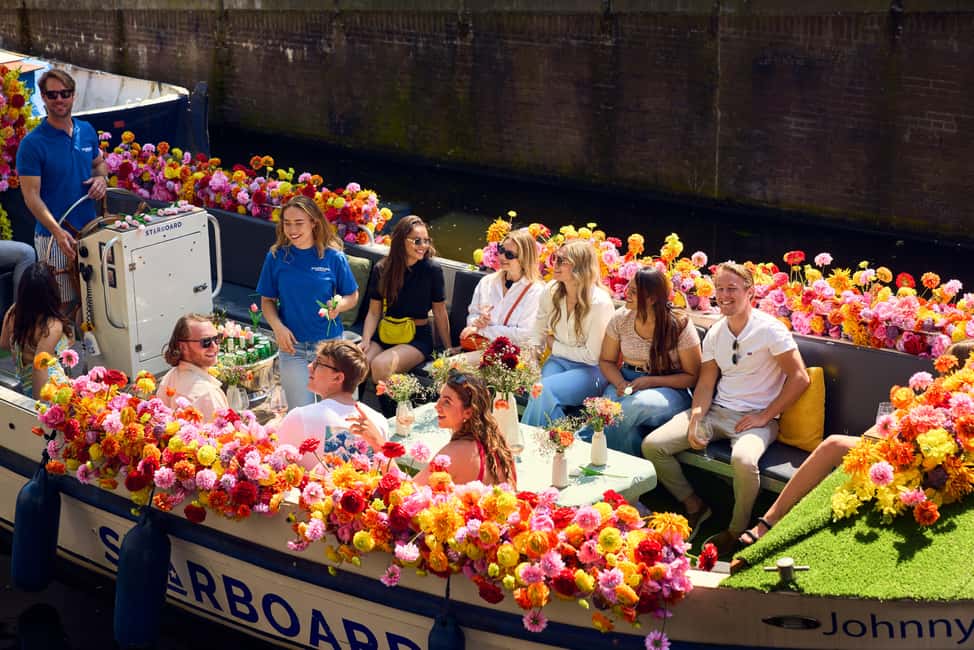 Amsterdam: The Original Flower Boat with Local Guide and Bar - Oudeschans: the quick start that sets the tone