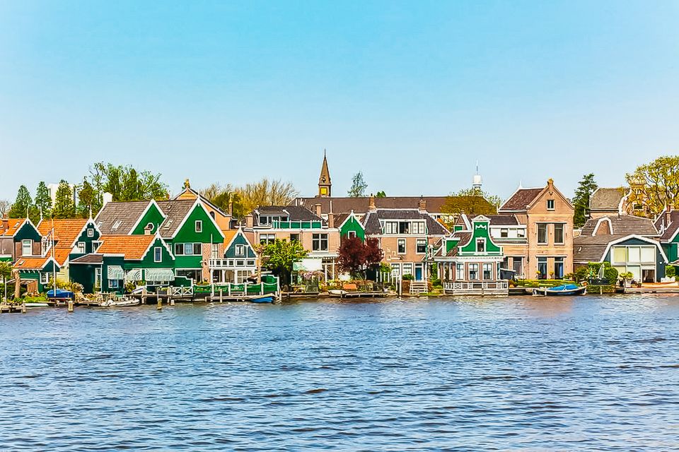 Amsterdam: Zaanse Schans, Edam, Volendam & Marken Bus Tour - Volendam Fishing Village: Colorful Harbors and Fish-Time
