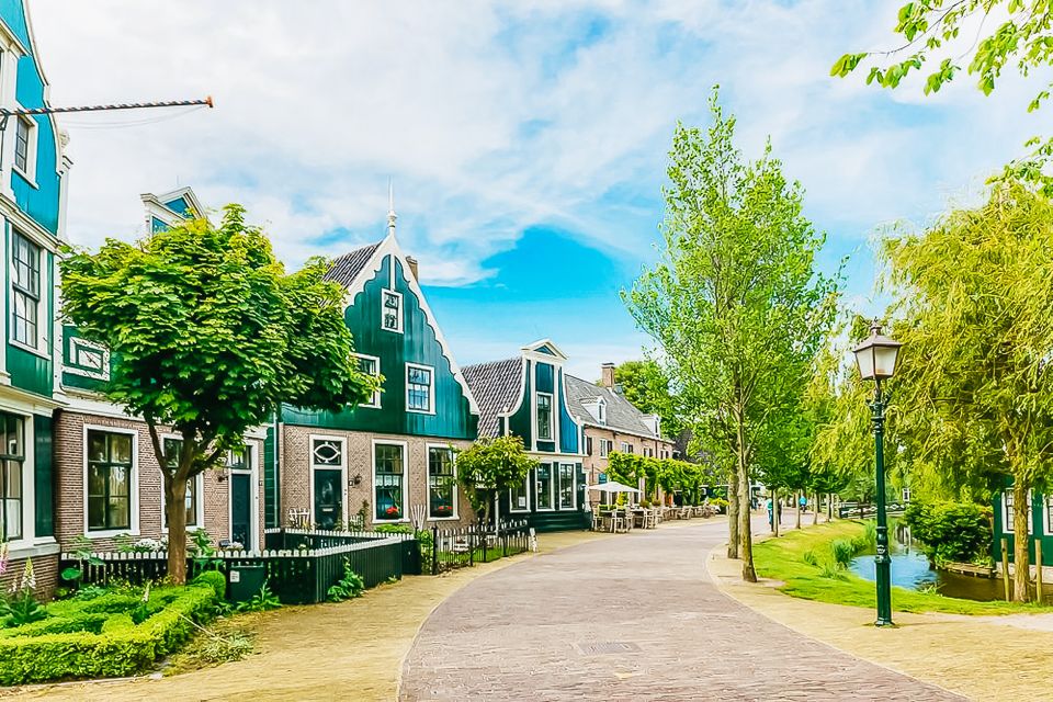 Amsterdam: Zaanse Schans, Edam, Volendam & Marken Bus Tour - Marken and the Polders Lesson: Learning How Land Beats the Sea