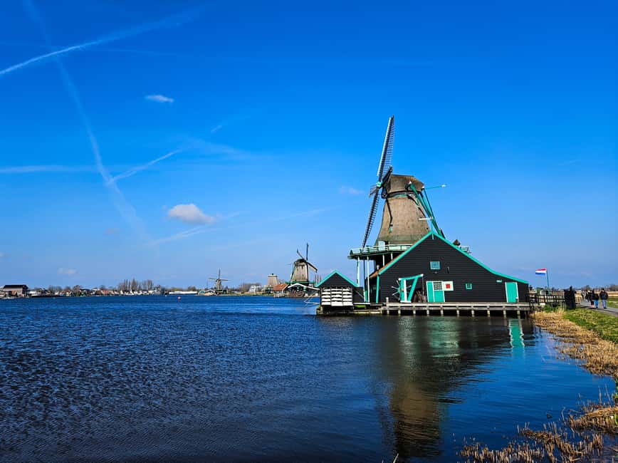 Amsterdam: Zaanse Schans windmills & Volendam Guided Tour - Why Zaanse Schans and Volendam Fit Together So Well