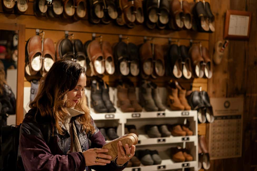 Amsterdam: Zaanse Schans windmills & Volendam Guided Tour - Windmill Entry Fees: What’s Included and What You’ll Pay On Arrival
