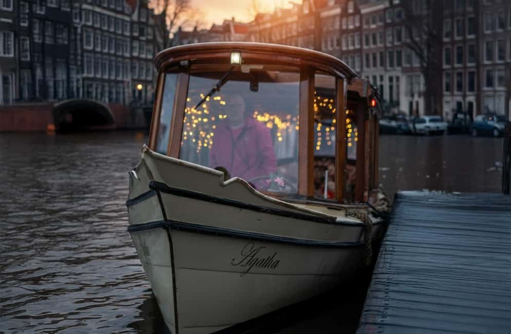 Amsterdam:1.5-Hour Canal Cruise local Guide, Drinks & Snacks - The live guide: humor, Q&A, and real pointers