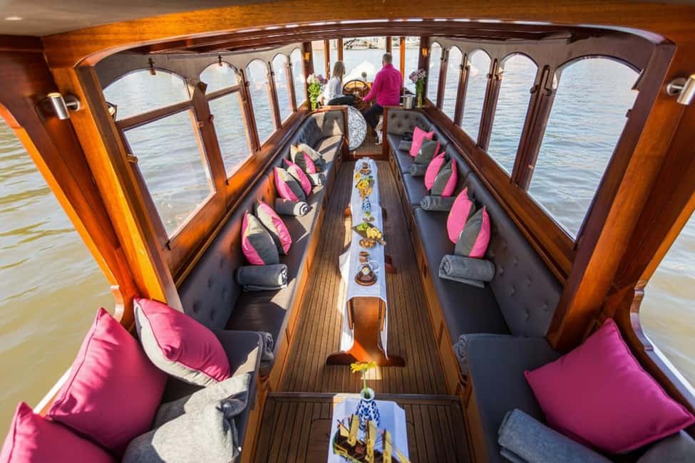 Amsterdam:1.5-Hour Canal Cruise local Guide, Drinks & Snacks - Who this cruise is best for (and who should skip it)