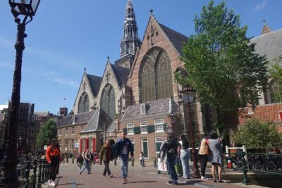 Anne Frank and Amsterdam Jewish History Walking Tour - Kattengat and Der silveren spiegel: a bar tied to hiding under Nazi rule