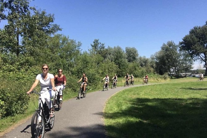Cheese, Canals & Windmill Countryside E-Bike Tour Amsterdam - Nieuwendammerdijk: green wooden houses and captain-era vibes
