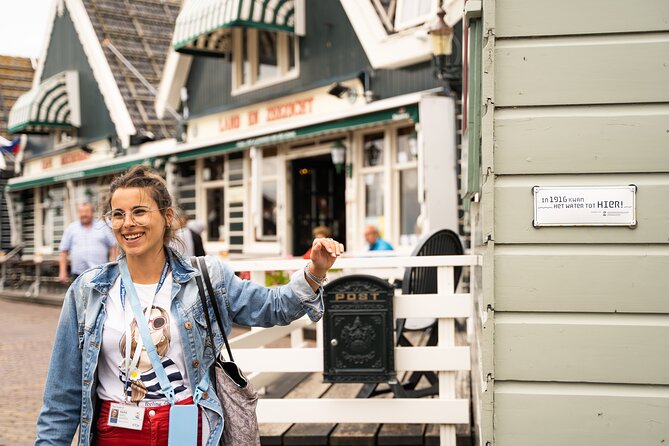 Day Trip to Zaanse Schans, Edam, Volendam and Marken from Amsterdam - Volendam: Harbor Views, Boats, and the Best Time to Eat