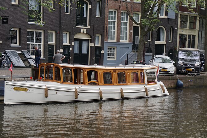 Eating Amsterdam: Food Tour & Canals Cruise - Café de Poort: Organic Gouda and the Brown-Café Way