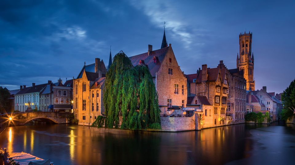 From Amsterdam: Bruges Day Trip in Spanish with Boat Option - Lake of Love and Begijnhof founded in 1245