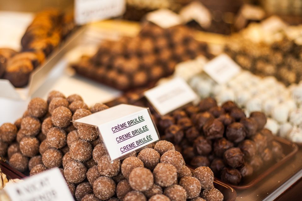 From Amsterdam: Bruges Day Trip in Spanish with Boat Option - Chocolate shop stop: what to buy and how to stay in budget