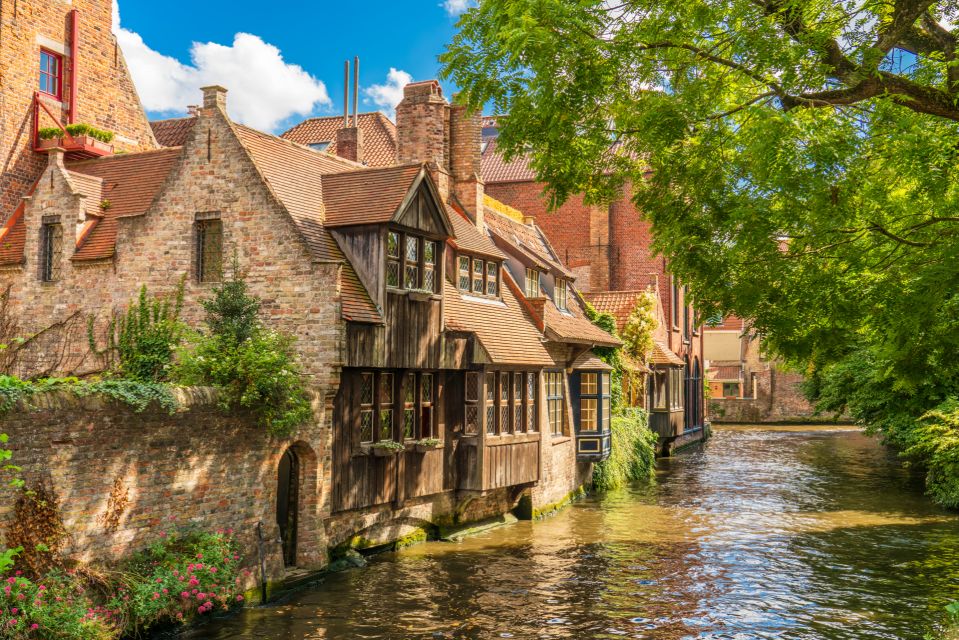 From Amsterdam: Bruges Day Trip in Spanish with Boat Option - UNESCO Bruges on Foot: what your Spanish guide covers