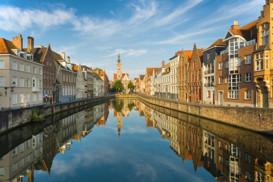 From Amsterdam: Day Trip to Bruges in Spanish or English - Markt Square, Belfry, and Town Hall: the heart of Bruges, with meaning