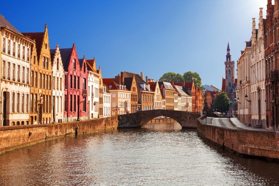 From Amsterdam: Day Trip to Bruges in Spanish or English - The 3-hour free time: eat, shop, and choose your own Bruges pace
