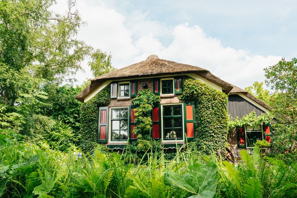 From Amsterdam: Giethoorn & Zaanse Schans Tour w/ Small Boat - Guide Energy Makes a Difference (Veronica, Cherry, Joanna, Morgan)