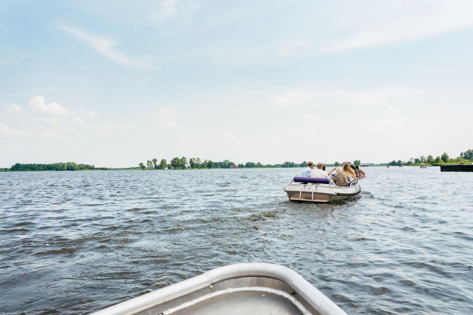 From Amsterdam: Giethoorn & Zaanse Schans Tour w/ Small Boat - Giethoorn: The Storybook Canals You Glide Through