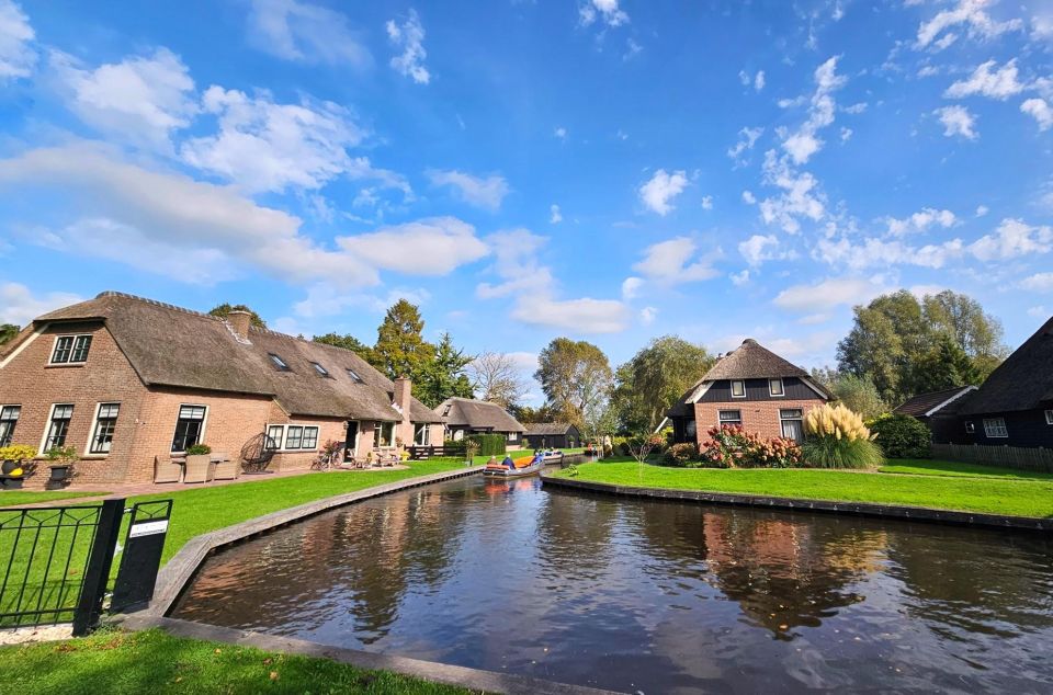 From Amsterdam: Giethoorn & Zaanse Schans Tour w/ Small Boat - Your 1-Hour Whisper Boat Experience (You Actually Drive)