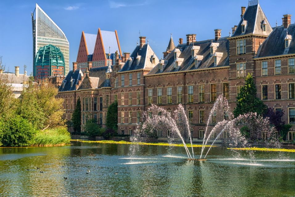 From Amsterdam: Rotterdam and The Hague Tour in Spanish - The Hague’s Binnenhof complex and the seat of power