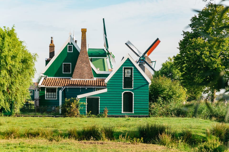 From Amsterdam: Zaanse Schans, Edam, & Marken Full-Day Trip - Volendam Harbor Free Time: Snack, Browse, Recharge