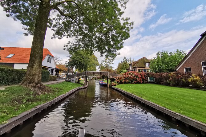 Giethoorn, Afsluitdijk, Zaanse Schans Day Tour Incl Hotel Pick Up - Afsluitdijk: the dike engineering stop with a renovation caveat