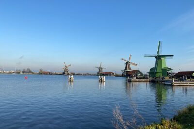 Giethoorn, Afsluitdijk, Zaanse Schans Day Tour Incl Hotel Pick Up - Stop one: Zaanse Schans cheese, clogs, and a diamond with 268 cuts