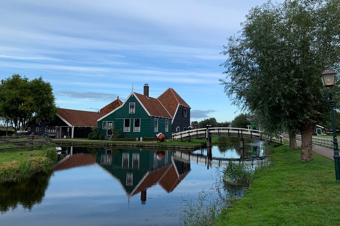 Giethoorn, Afsluitdijk, Zaanse Schans Day Tour Incl Hotel Pick Up - Weather and reality: the tour depends on good conditions