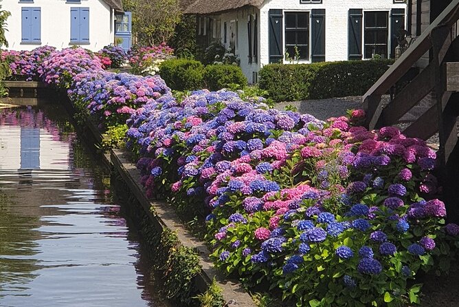 Giethoorn Day Tour from Amsterdam with Small Boat Ride - Giethoorn’s canals: why the village still feels magical