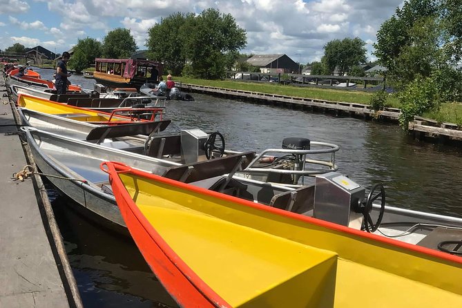 Giethoorn, Zaanse Schans Windmills Guided Day Trip from Amsterdam - The Guide Factor: Why Live Commentary Makes This Tour Better
