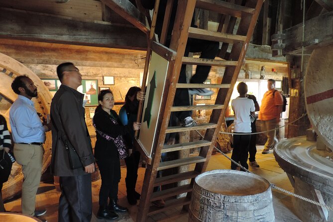 Guided Day Trip - Volendam, Zaanse Schans, Marken & Edam - Zaanse Schans: The Operating Windmill and the Miller’s Demonstration