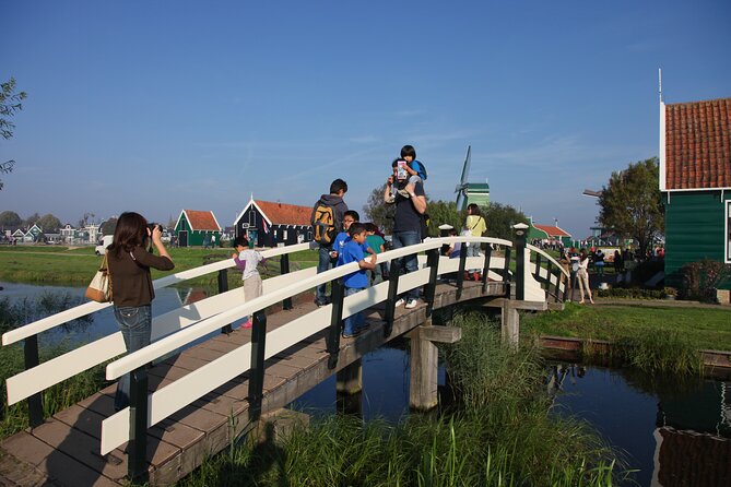 Guided Day Trip - Volendam, Zaanse Schans, Marken & Edam - Volendam: Old Fishermen’s Streets, Plus Cheese and Cookies