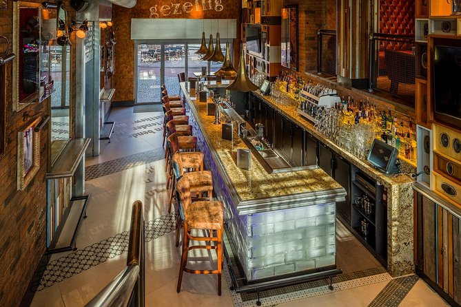 Hard Rock Cafe Amsterdam with Set Lunch or Dinner - Starters, mains, and the food style: American comfort, built for crowds