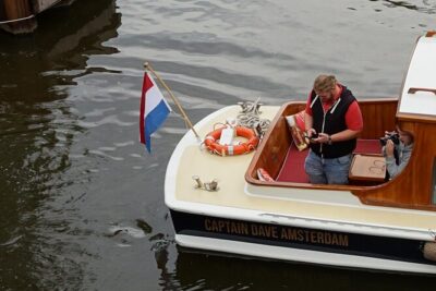 Morning Canal Cruise Amsterdam in Small-Group - The Boat Setup: Dry Seating, Heating, and Windows That Work