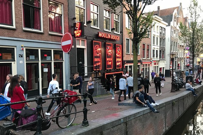 Private Amsterdam Red Light District and Coffee Shop Tour - Coffee Shop Culture: What You Learn and How to Stay Comfortable