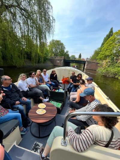 Visit Amsterdam by Boat with a French Guide (french) - Small electric boat, smarter canals